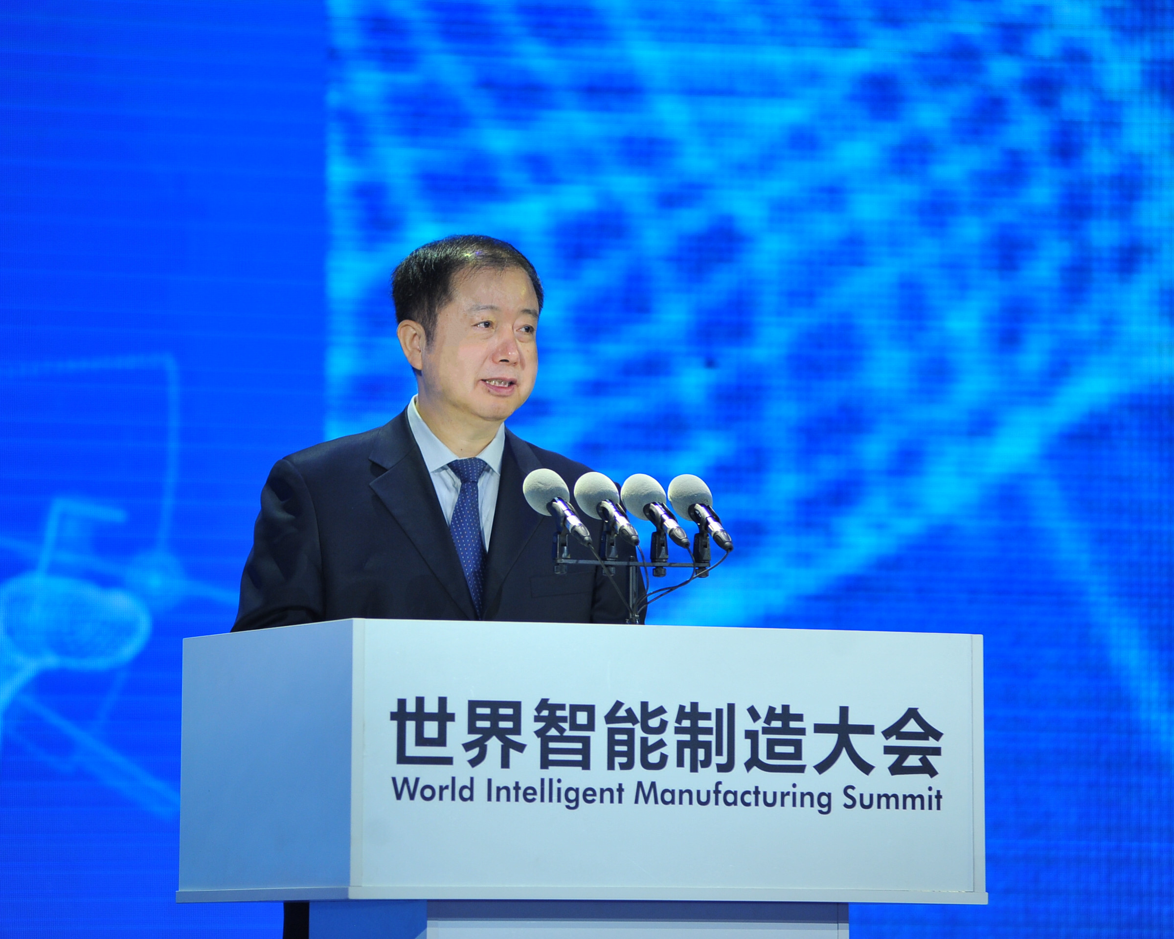 Liu Lihua Attends the 2017 World Intelligent Manufacturing Conference and Delivers an Address