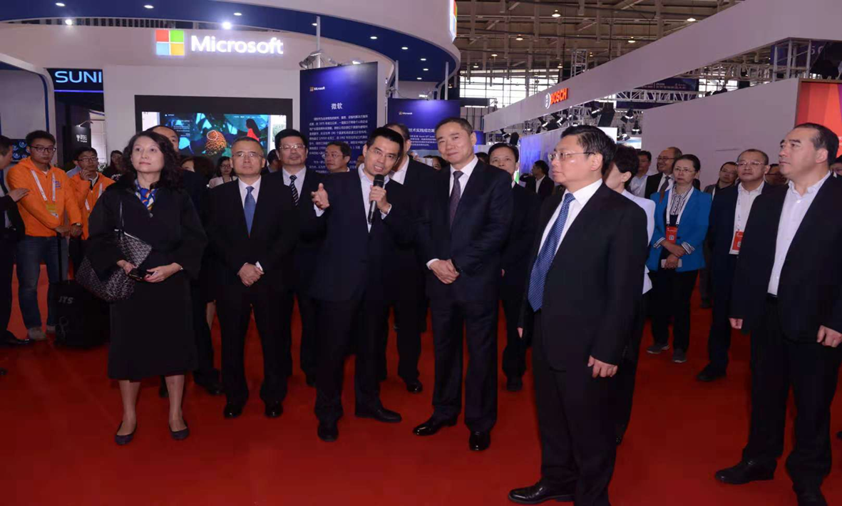 Xin Guobin Attends the 2018 World Intelligent Manufacturing Conference